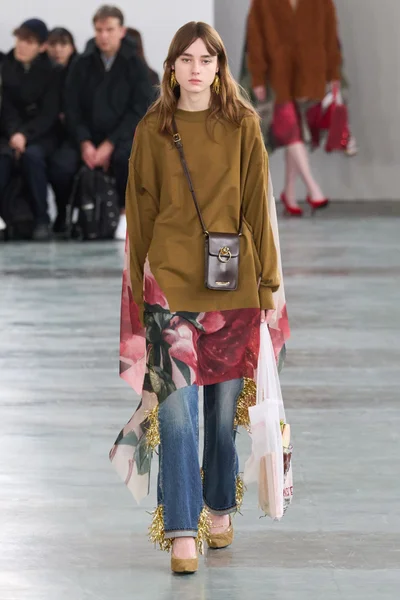 Look 25